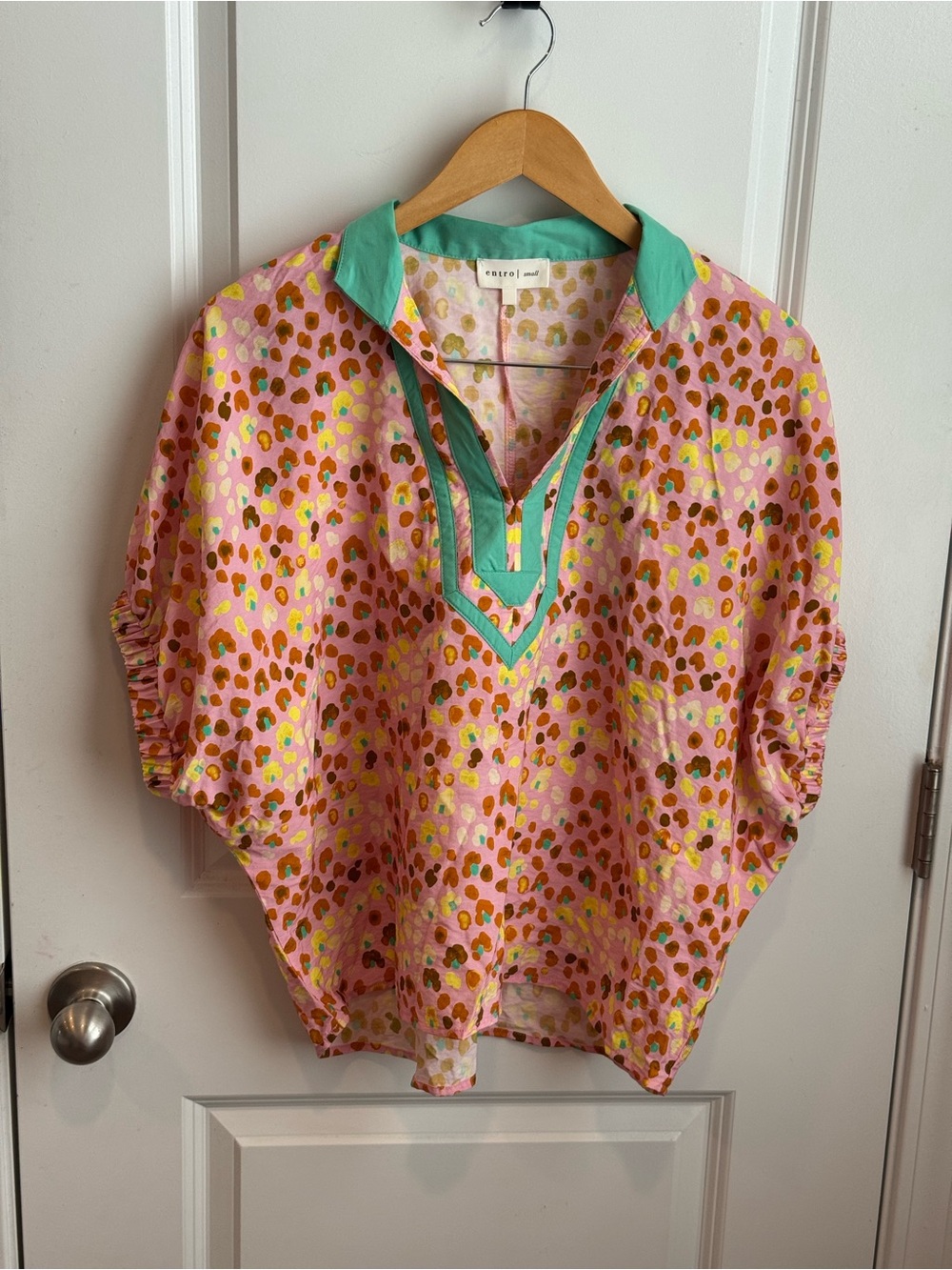Entro Pink Leopard Print Collared V-Neck Blouse Boutique Top Size Small